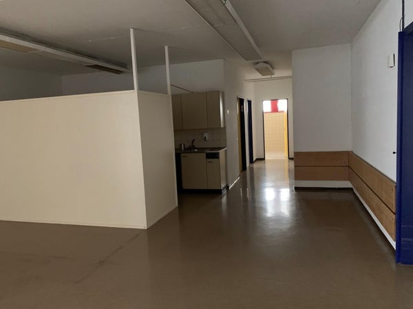 Marly, locaux commerciaux à louer au rez-de-chaussée - idéal pour un dépôt - atelier - club de sport 6