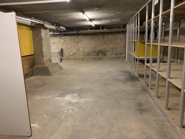 Grand dépôt d'env. 150 m2 à louer au sous-sol à l'Hôtel des Postes à Neuchâtel 6