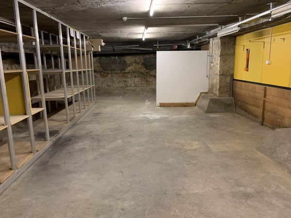 Grand dépôt d'env. 150 m2 à louer au sous-sol à l'Hôtel des Postes à Neuchâtel 3