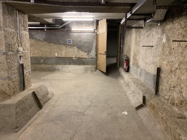 Grand dépôt d'env. 150 m2 à louer au sous-sol à l'Hôtel des Postes à Neuchâtel 7