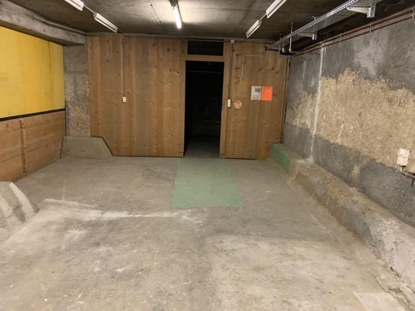 Grand dépôt d'env. 150 m2 à louer au sous-sol à l'Hôtel des Postes à Neuchâtel 4
