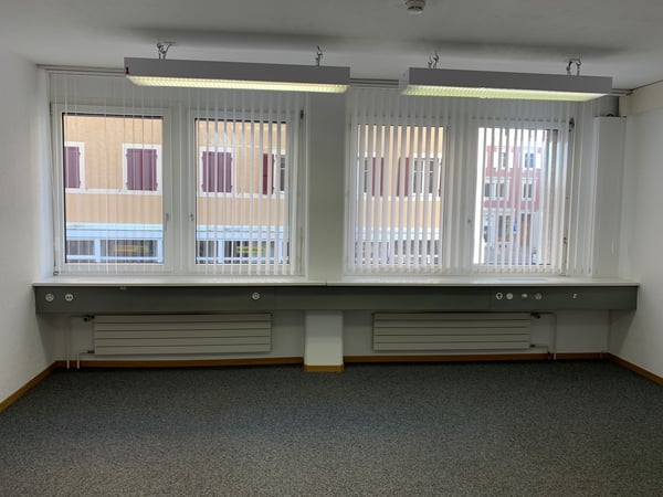 A louer bureau de 27m2 vers la place du Marché à la Chaux-de-Fonds 3