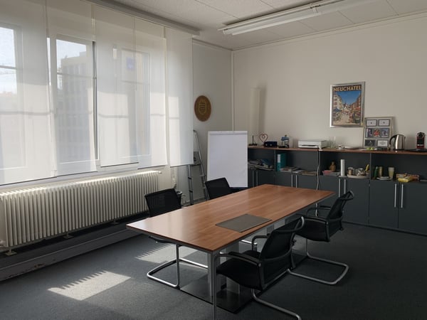 Bureau lumineux de 15 m² au centre-ville de Neuchâtel - Idéal pour activité administrative 2