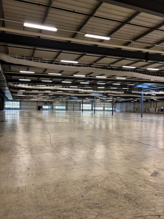 Exklusive Industriehalle (1. OG) mit integrierten Büroräumen in Neuendorf SO 1