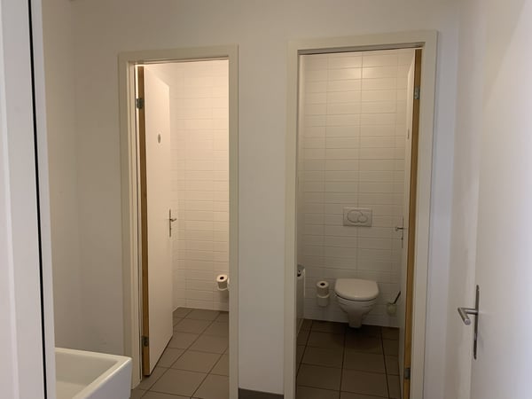 La Tour-de-Peilz, dans l'immeuble abritant la Poste - bureaux au rez 5