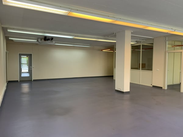 La Tour-de-Peilz, dans l'immeuble abritant la Poste - bureaux au rez 12