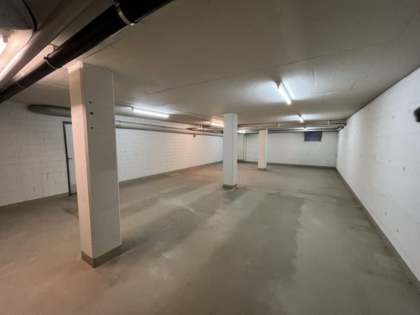 Gewerbeflächen (ehem. Postlokal) mit Parkplätzen 6