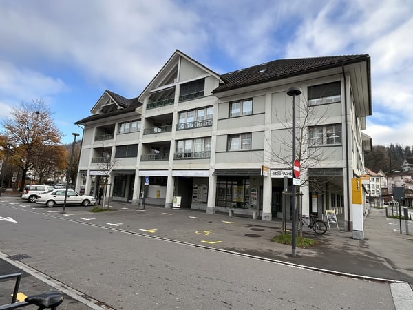 Gewerbeflächen (ehem. Postlokal) mit Parkplätzen 1