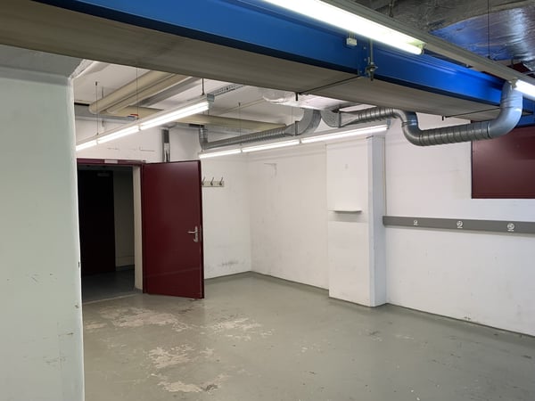 Dépôt de 50 m2 au sous-sol avec ascenseur 4