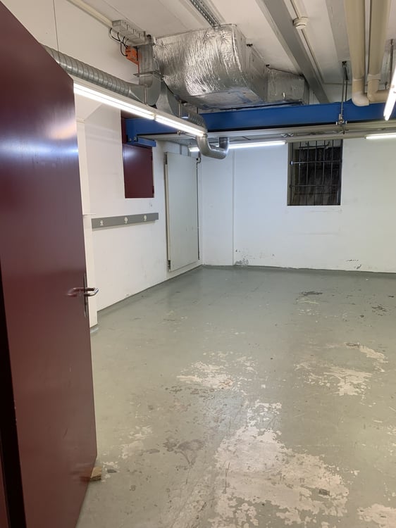Dépôt de 50 m2 au sous-sol avec ascenseur 11