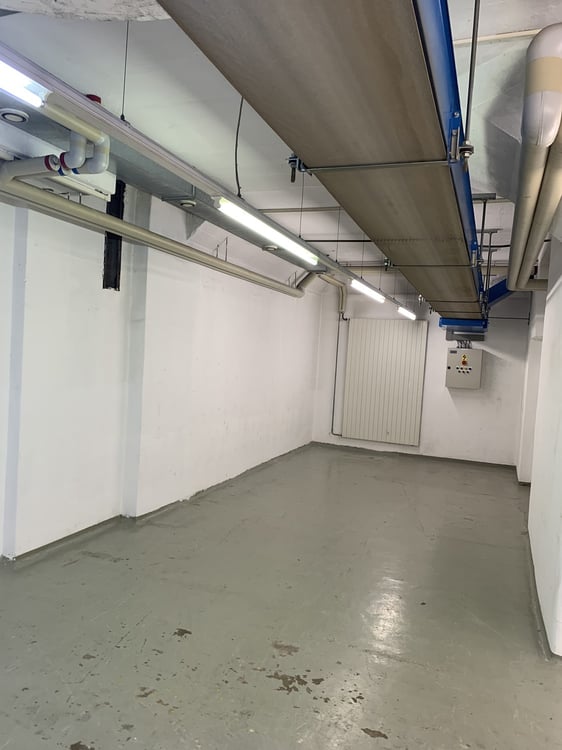 Dépôt de 50 m2 au sous-sol avec ascenseur 12