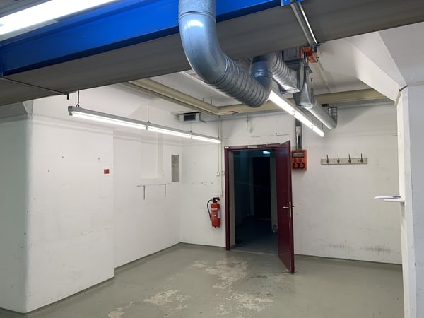 Dépôt de 50 m2 au sous-sol avec ascenseur 6