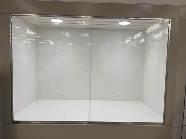 Helle Innenvitrine an bester Lage 4