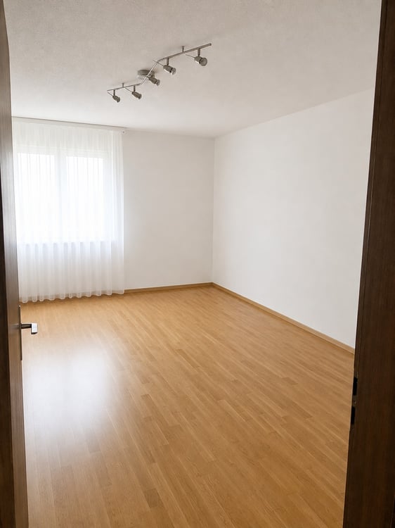 Grosszügige 5.5-Zimmerwohnung mit Cheminée und grossem Südbalkon 8