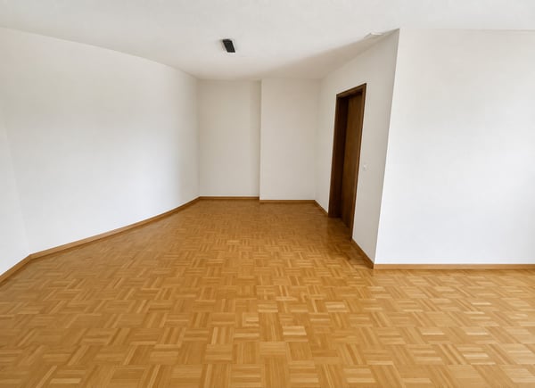 Grosszügige 5.5-Zimmerwohnung mit Cheminée und grossem Südbalkon 10