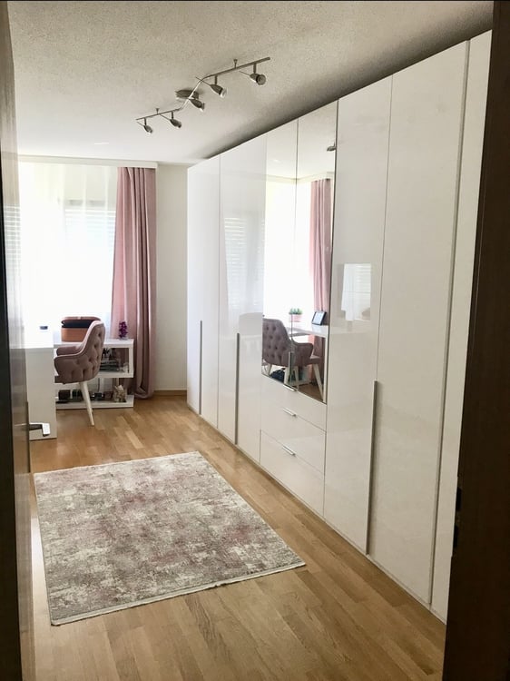Grosszügige 5.5-Zimmerwohnung mit Cheminée und grossem Südbalkon 3