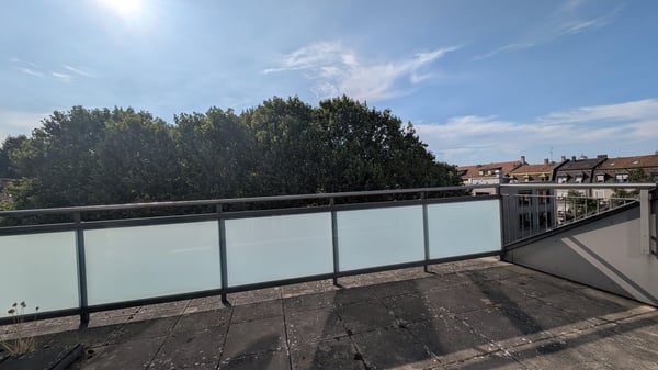 Wohnen über den Dächern Stilvolle Loftwohnung mit grosser Dachterrasse! 2