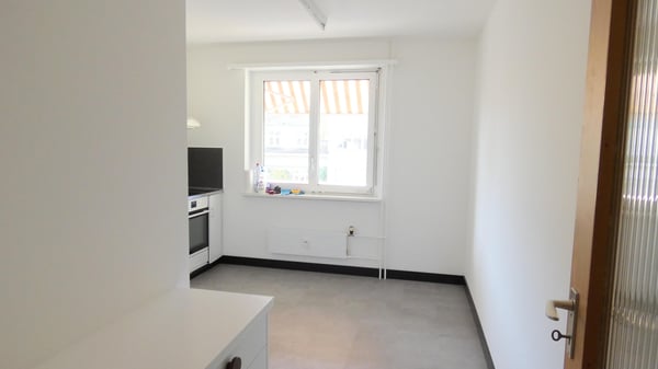 Helle 3.5-Zimmer-Wohnung mit Balkon und praktischem Reduit in Basel 4