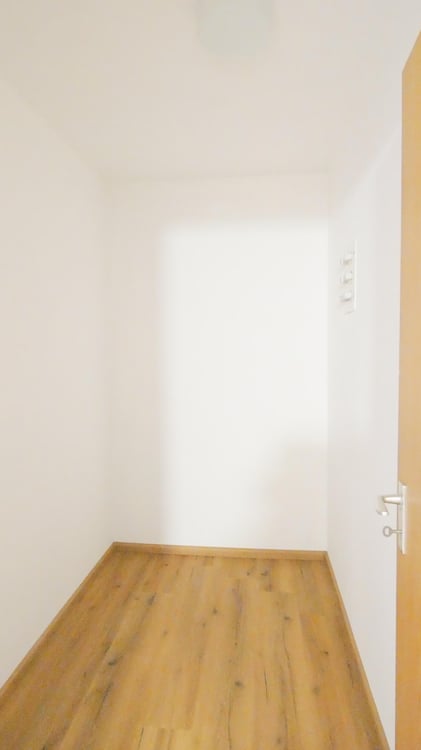 Helle 3.5-Zimmer-Wohnung mit Balkon und praktischem Reduit in Basel 9