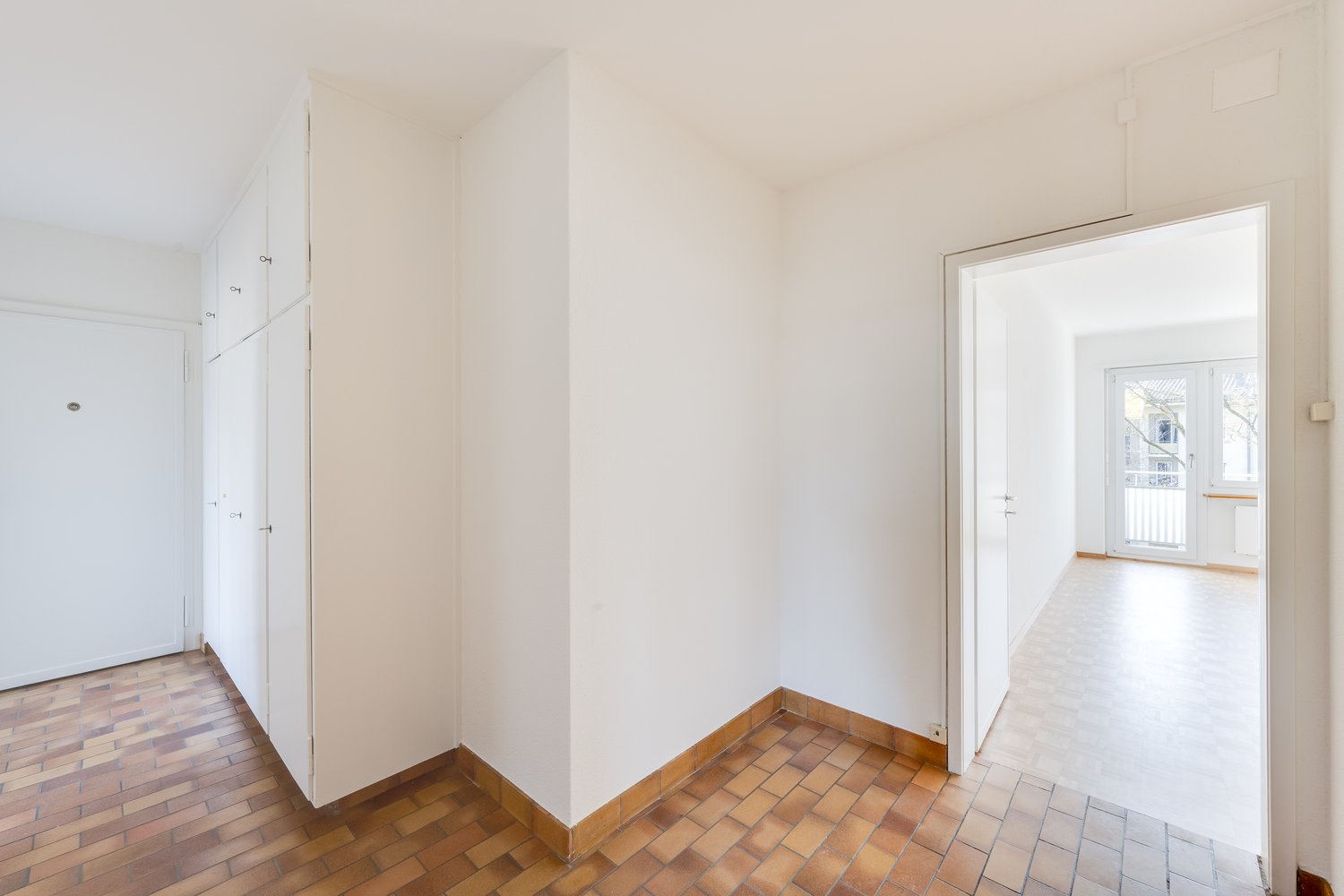empty room, white walls, wooden floor, white doors, glass door