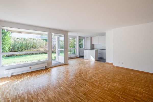 Moderne Wohnung mit zwei Sitzplätze 3