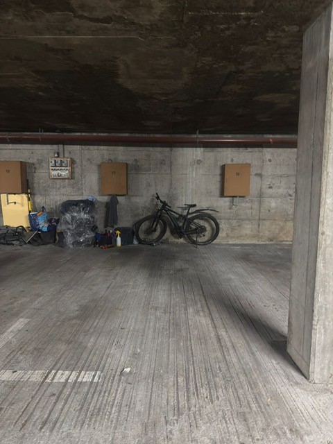 Einstellhallenplatz zu vermieten 2