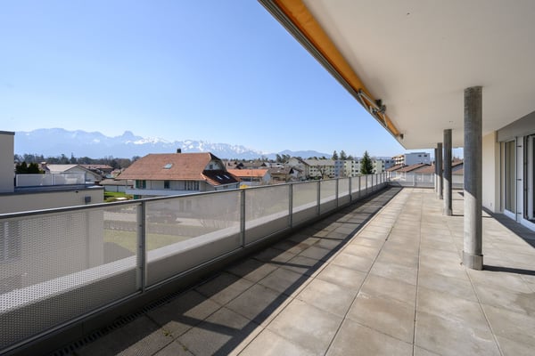 Attraktive, helle Attika-Wohnung mit Schwimmteichnutzung und grosser Terrasse 84m2 2