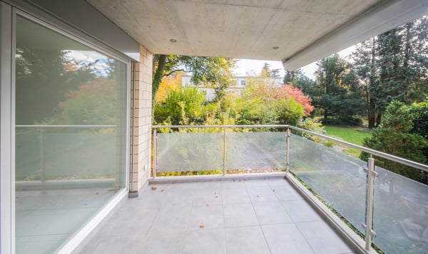 Lichtdurchflutete 6.5-Zimmer-Maisonette mit Balkon im grünem Riehen 6
