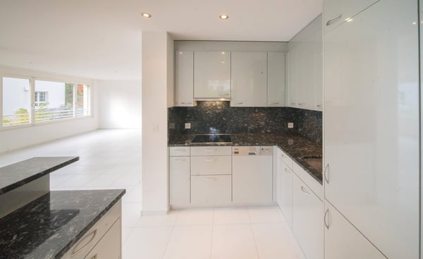 Lichtdurchflutete 6.5-Zimmer-Maisonette mit Balkon im grünem Riehen 2