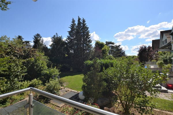 Lichtdurchflutete 6.5-Zimmer-Maisonette mit Balkon im grünem Riehen 7
