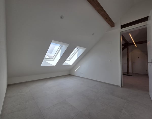 Sanierte Dachwohnung im beliebten Neubadquartier 5
