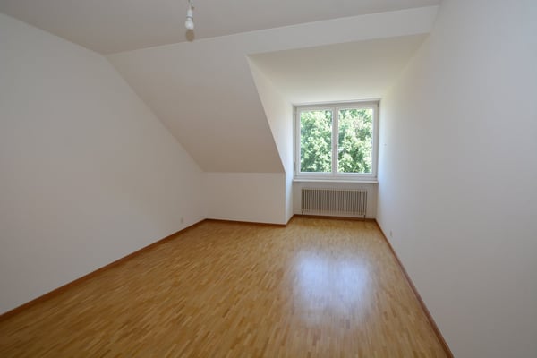 Letzte 4.5-Zimmer-Maisonettewohnung – grosszügiges Wohnen mit Weitblick in Oberwil 9