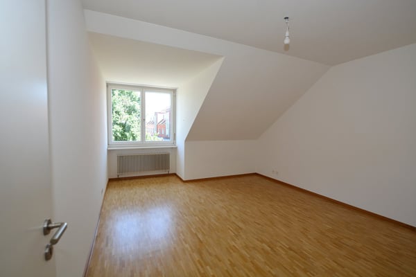 Letzte 4.5-Zimmer-Maisonettewohnung – grosszügiges Wohnen mit Weitblick in Oberwil 10