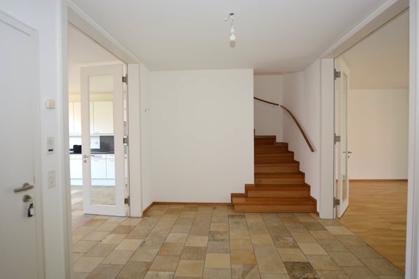 Letzte 4.5-Zimmer-Maisonettewohnung – grosszügiges Wohnen mit Weitblick in Oberwil 1