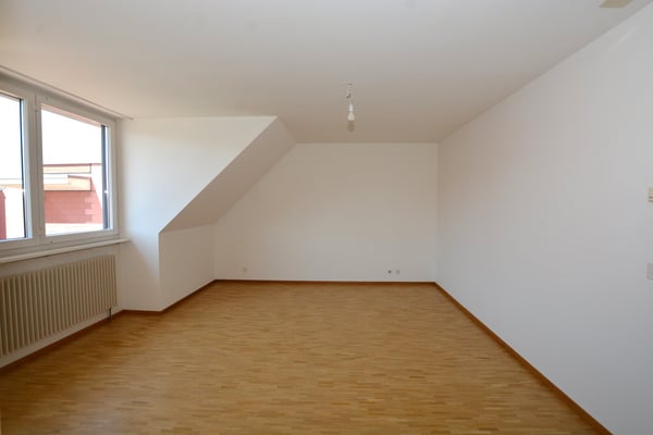 Letzte 4.5-Zimmer-Maisonettewohnung – grosszügiges Wohnen mit Weitblick in Oberwil 12