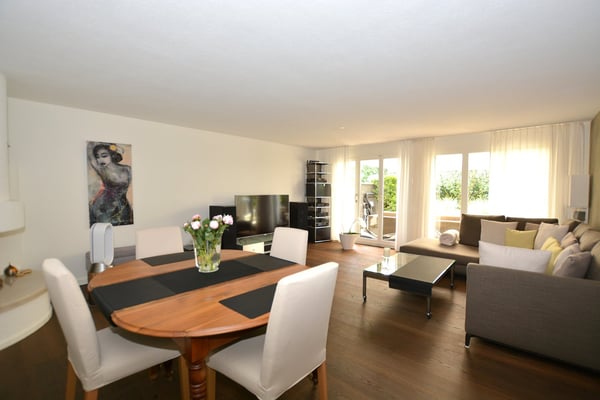 Wohnen wie im Einfamilienhaus – Moderne Maisonette-Wohnung mit grosszügigem Aussenbereich