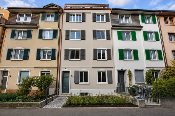 Erstvermietung nach Totalsanierung | Stilvolles Wohnen mit Balkon zum Innenhof 1