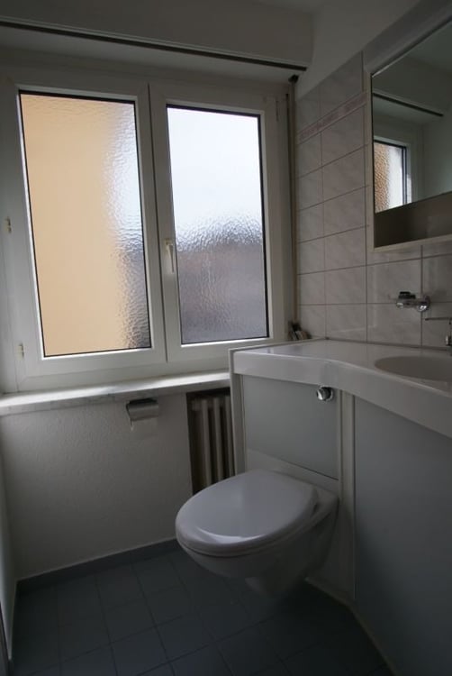 Schöne, helle 2.5-Zi-Wohnung. Sep.Küche, Lift. 5.Etage mit Aussicht! Zentral (Bus+Stadtbahnhof,Läden,See!) 4