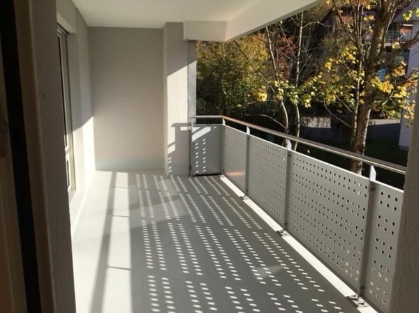 Preiswert! schöne, sonnige, grosszügige EG-4.5 Zi-Wohnung mit grossem Balkon und Bergsicht! 5