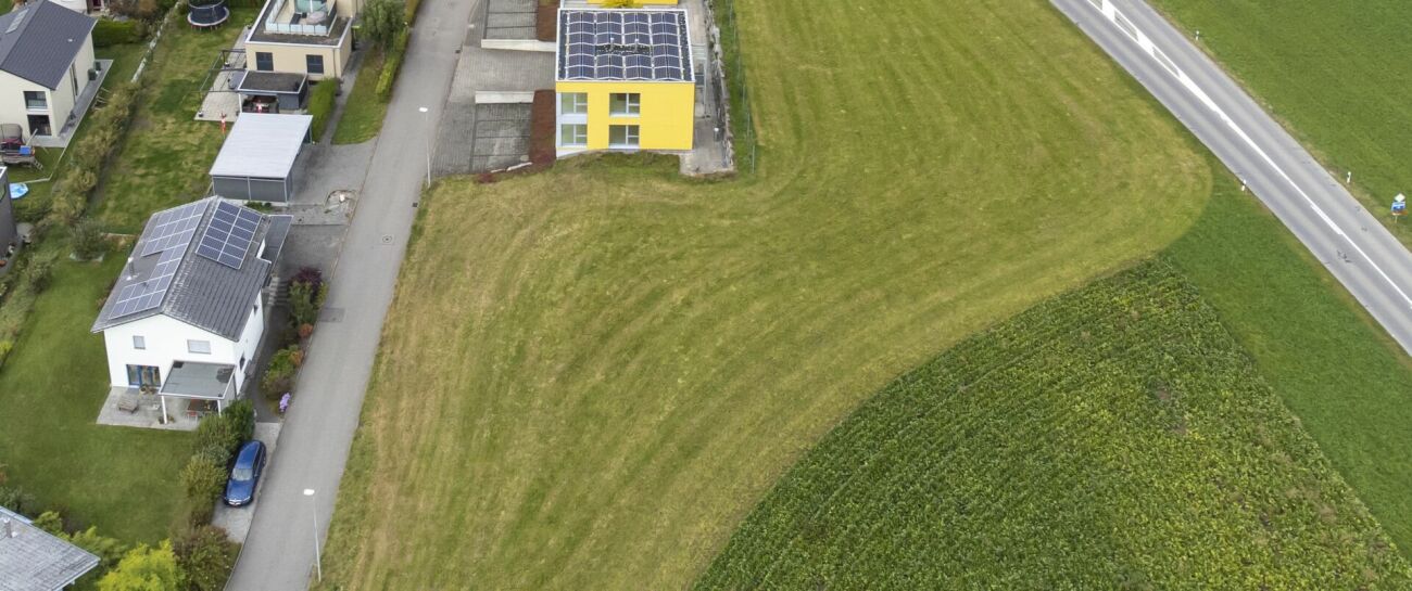 Terreno edificabile eccezionalmente soleggiato in una posizione inedificabile