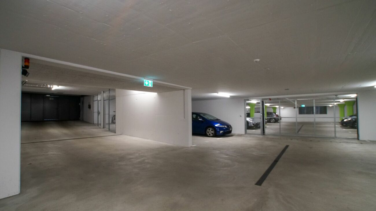 Private Tiefgaragenplätze mit flacher Ausfahrt