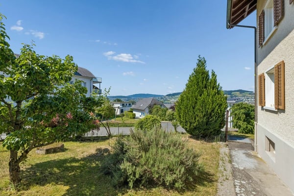 Grosses Bauernhaus mit Scheune / Bauland für Neubauprojekt 21