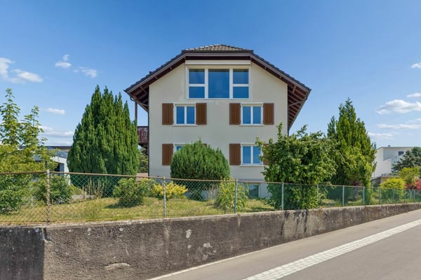 Grosses Bauernhaus mit Scheune / Bauland für Neubauprojekt 17