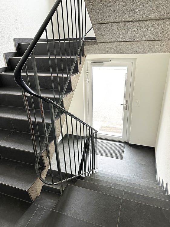 Erstvermietung von modern renovierten 1.5-Zimmerwohnungen mit 15m2 Balkon 18