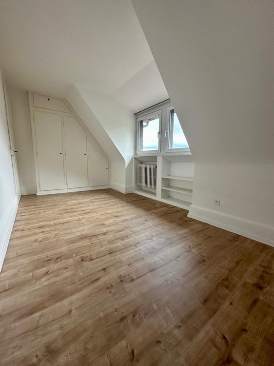 Charmante 2-Zimmerwohnung mit Mansarde und Sicht über Biel und den BielerseeBienne 8