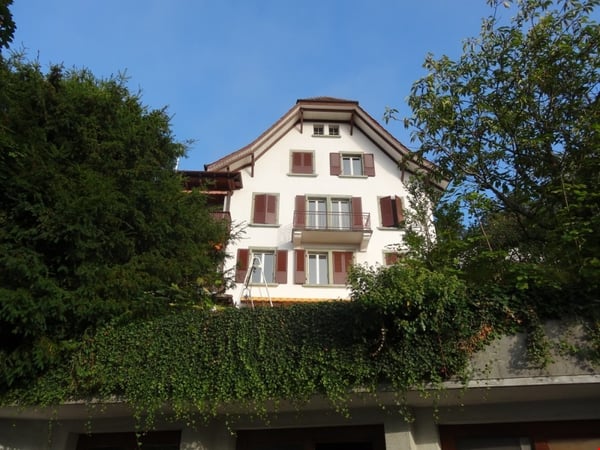 Charmante 2-Zimmerwohnung mit Mansarde und Sicht über Biel und den BielerseeBienne 10