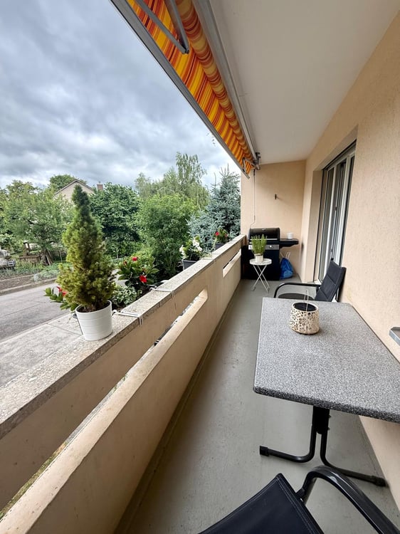 4-Zimmerwohnung im Hochparterre an ruhiger Lage - App. de 4 pièces au rez-de-chaussée surélevé 8