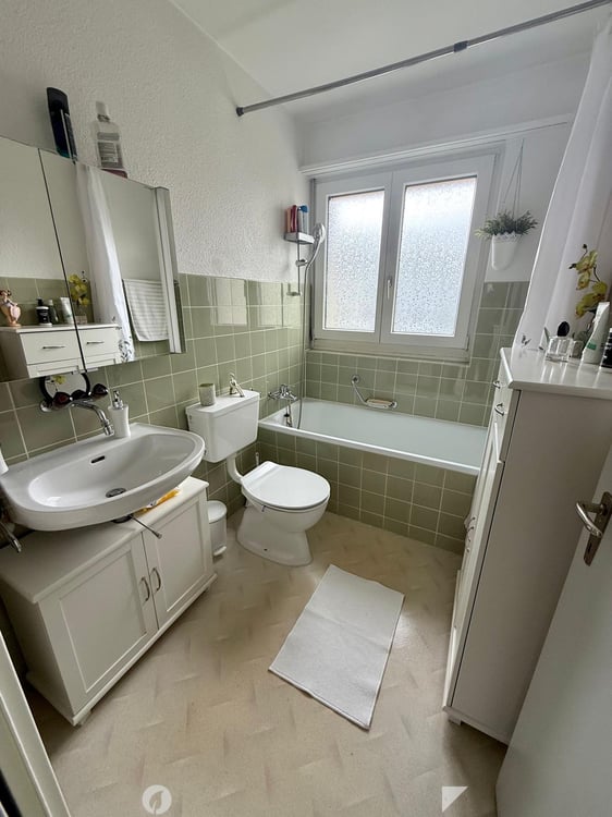 4-Zimmerwohnung im Hochparterre an ruhiger Lage - App. de 4 pièces au rez-de-chaussée surélevé 2