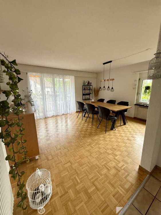 4-Zimmerwohnung im Hochparterre an ruhiger Lage - App. de 4 pièces au rez-de-chaussée surélevé 1