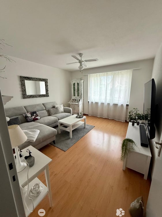 4-Zimmerwohnung im Hochparterre an ruhiger Lage - App. de 4 pièces au rez-de-chaussée surélevé 4